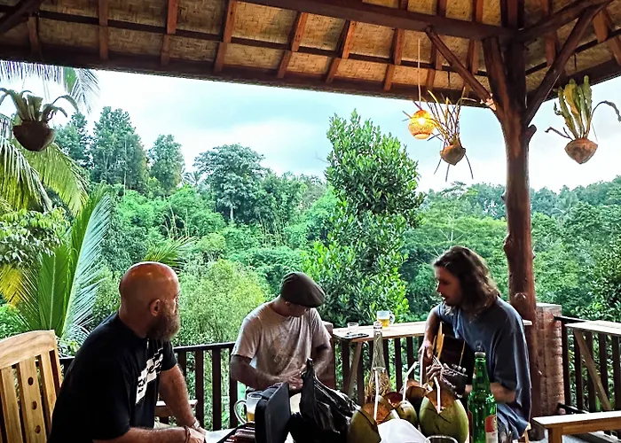 Artomoro Bali